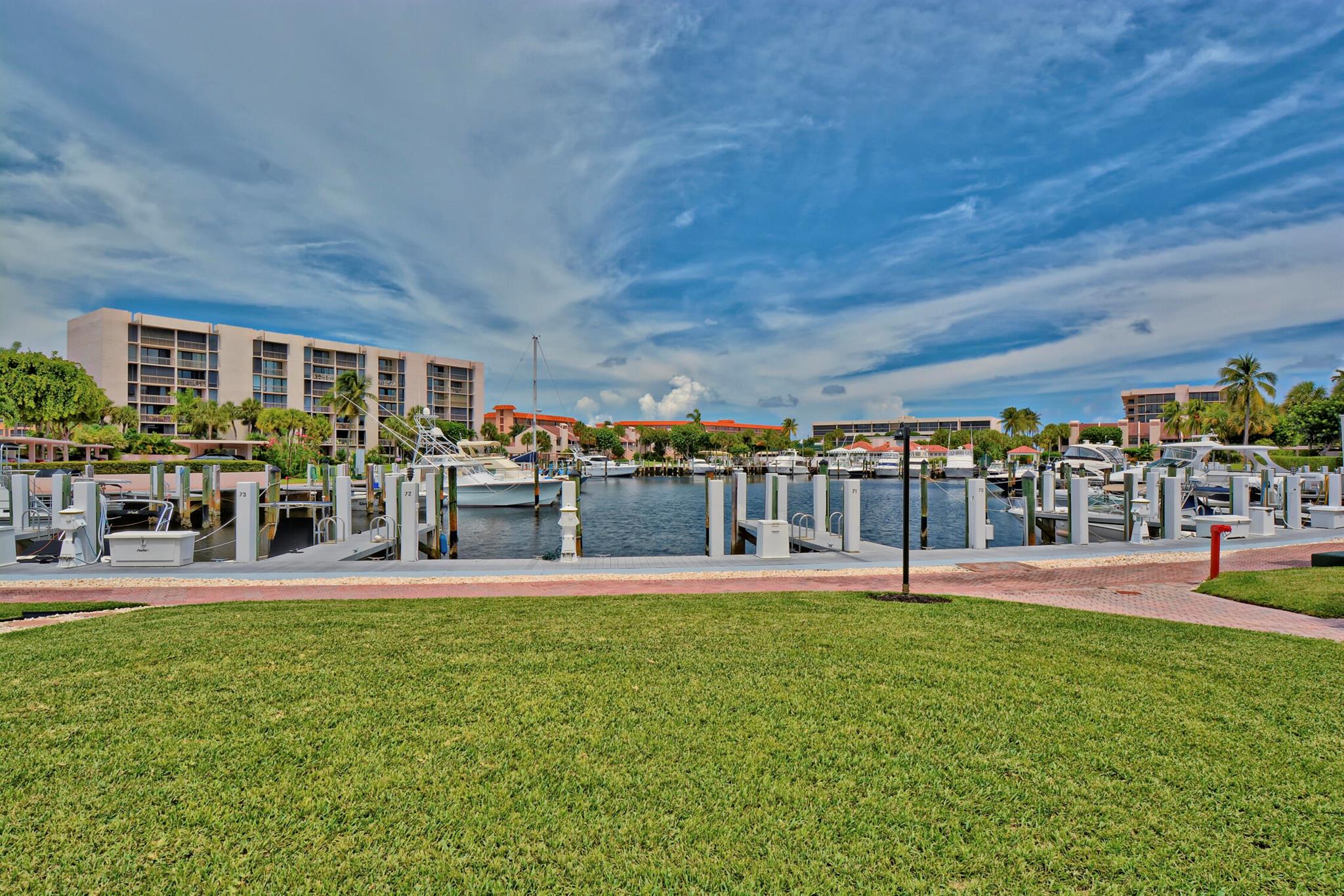 YACHT & RACQUET CLUB OF B - Residential