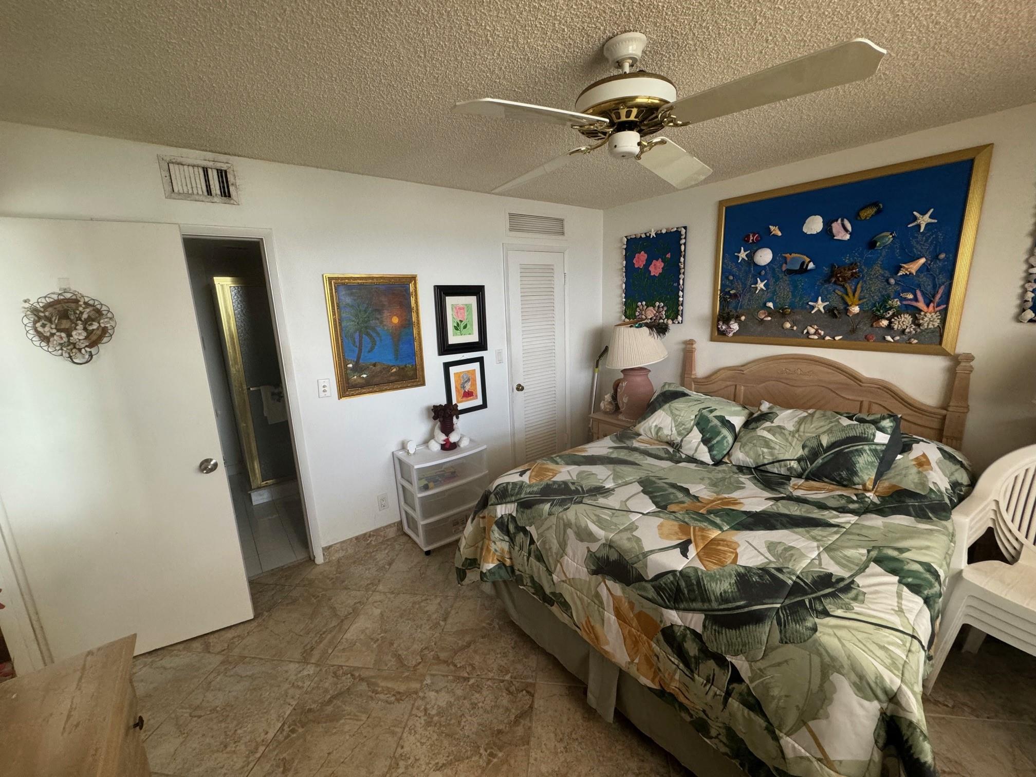 1051 Hillsboro Mile 907E