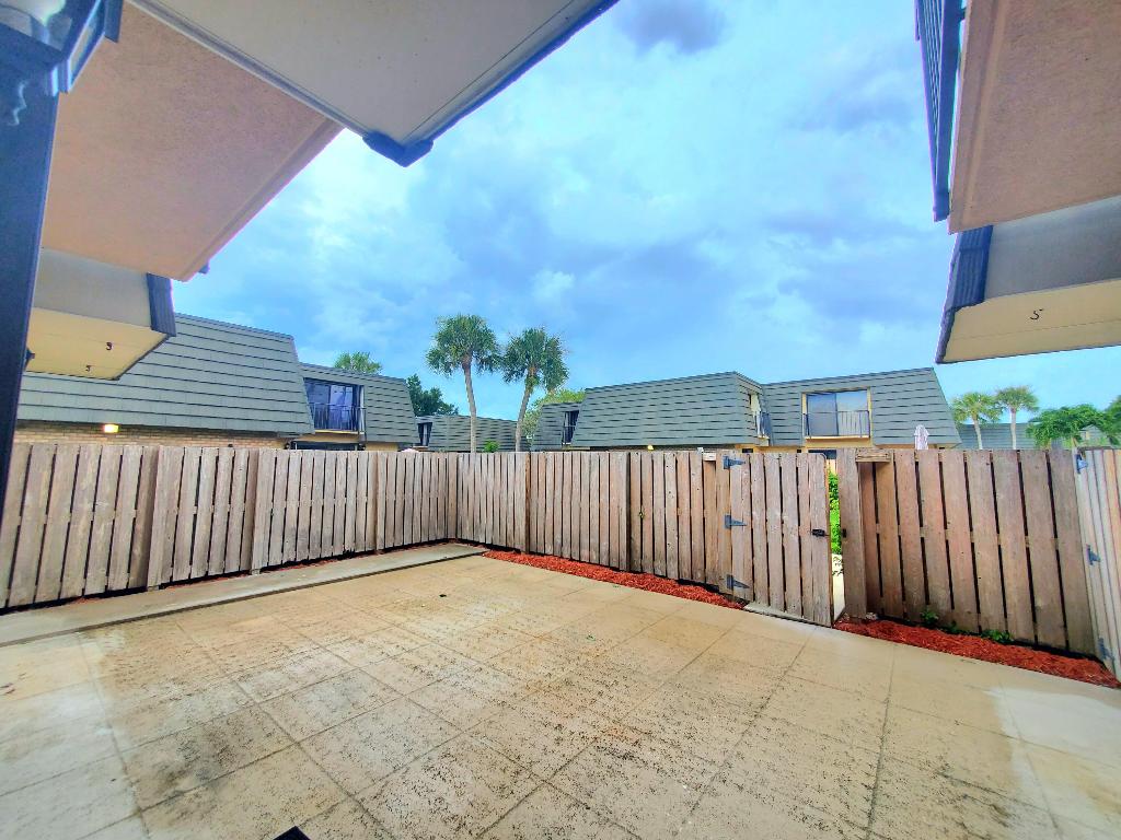 VILLAGE OF SANDALWOOD LAKES 1 - Residential