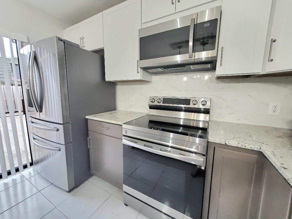 VILLAGE OF SANDALWOOD LAKES 1 - Residential