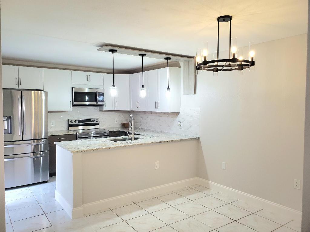 VILLAGE OF SANDALWOOD LAKES 1 - Residential