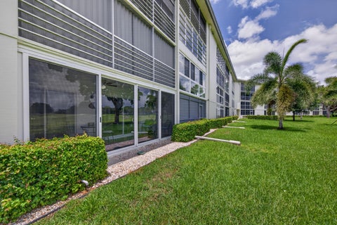 Tiny photo for 3004 Portofino Isle #M1, Coconut Creek, FL 33066 (MLS # B26034957)
