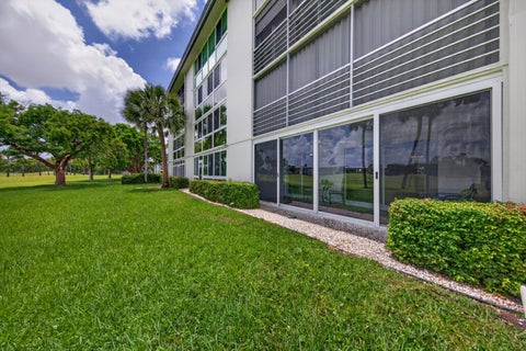 Tiny photo for 3004 Portofino Isle #M1, Coconut Creek, FL 33066 (MLS # B26034957)