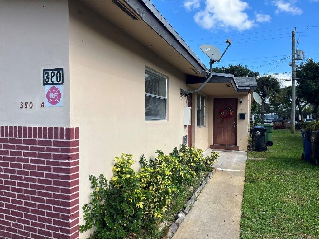 Photo of 380 SW 27th Terrace, Fort Lauderdale, FL 33312 (MLS # F10546635)