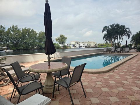 Condominium in Pompano Beach FL 1401 Riverside Dr Dr 20.jpg