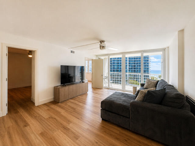 2200 NE 33rd Avenue 11g