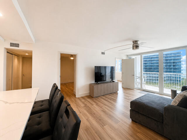 2200 NE 33rd Avenue 11g