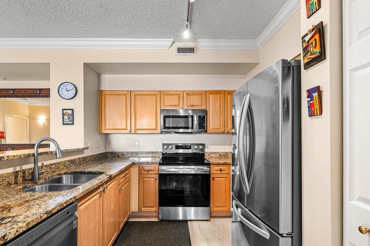 MONTECITO PALM BEACH CONDOMINIUM - Residential Lease