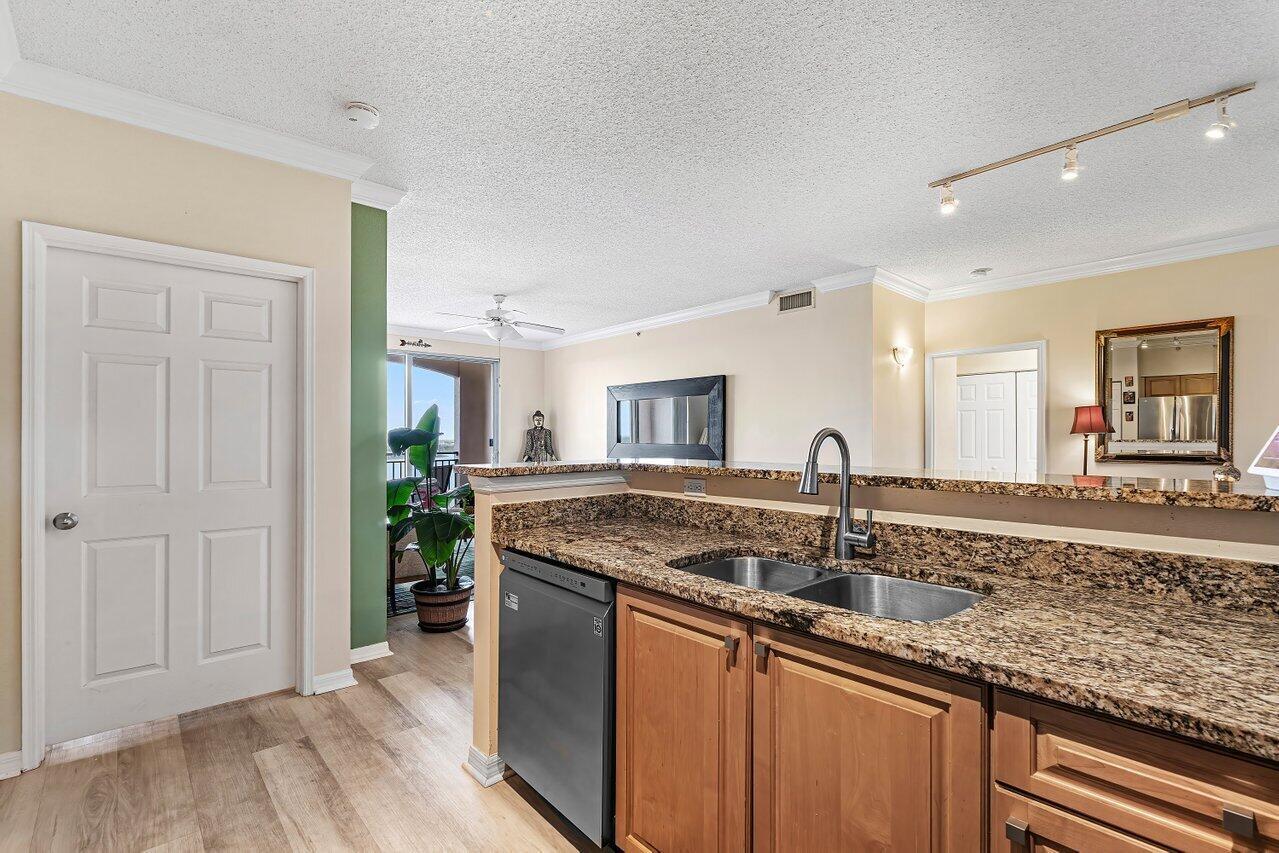 MONTECITO PALM BEACH CONDOMINIUM - Residential Lease