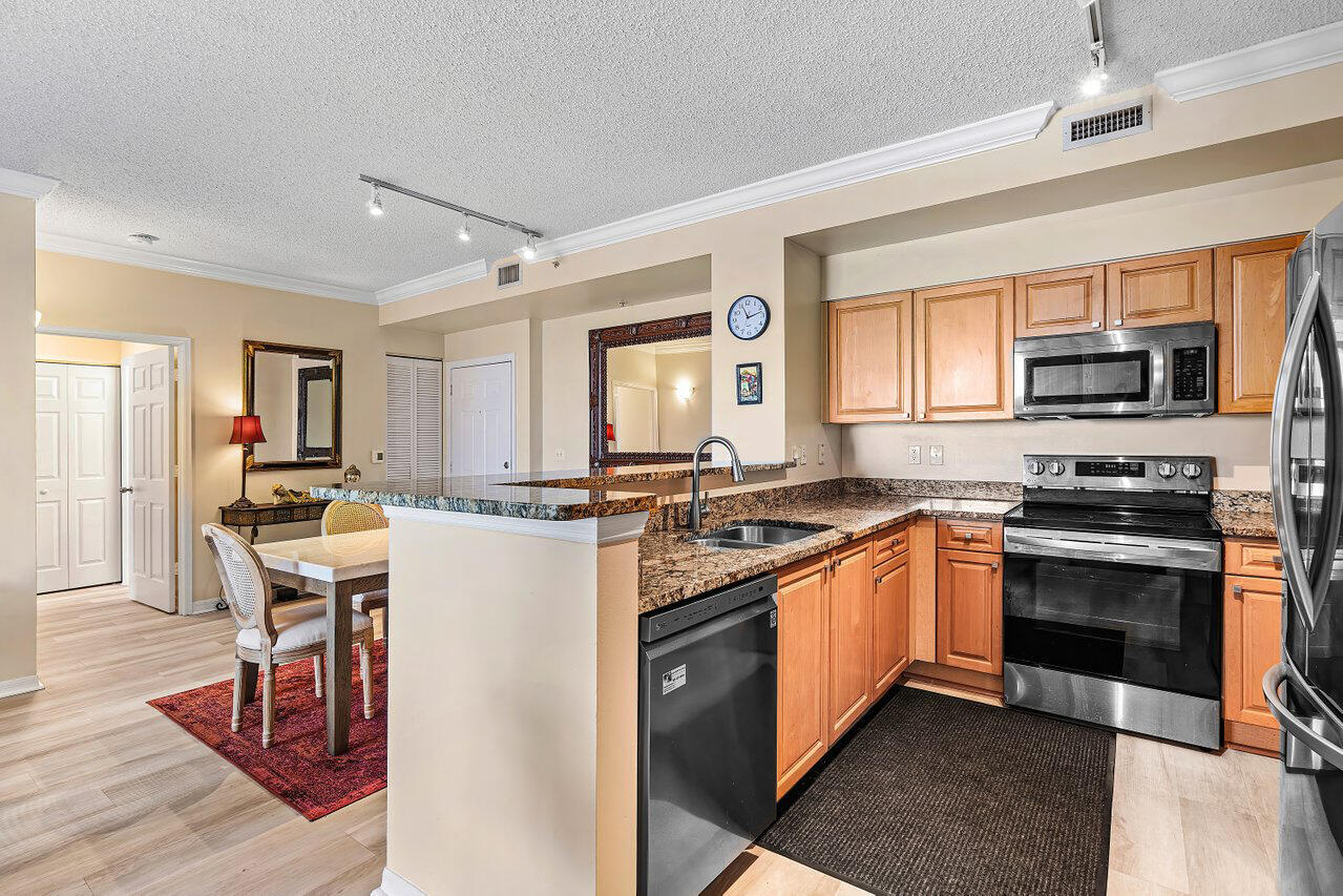 MONTECITO PALM BEACH CONDOMINIUM - Residential Lease