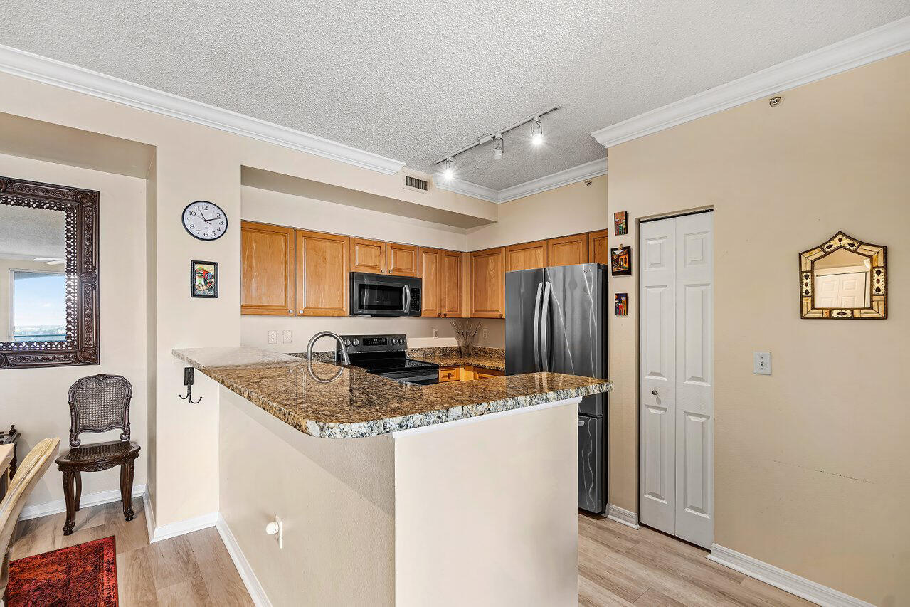 MONTECITO PALM BEACH CONDOMINIUM - Residential Lease