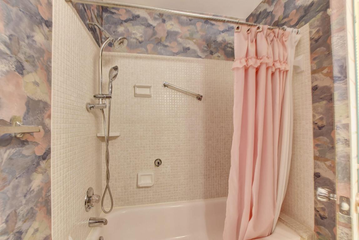 PALM GREENS AT VILLA DEL RAY CONDO II - Residential