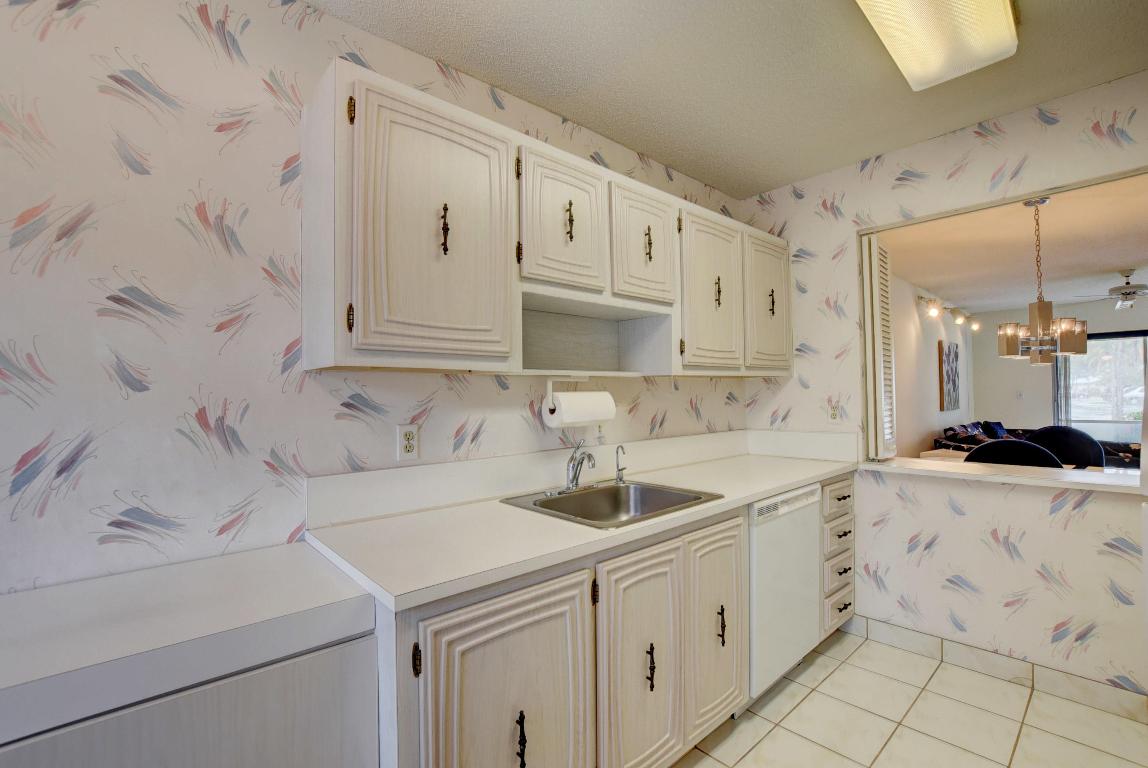 PALM GREENS AT VILLA DEL RAY CONDO II - Residential