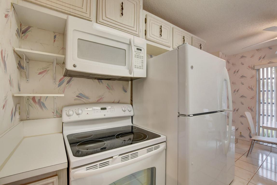 PALM GREENS AT VILLA DEL RAY CONDO II - Residential