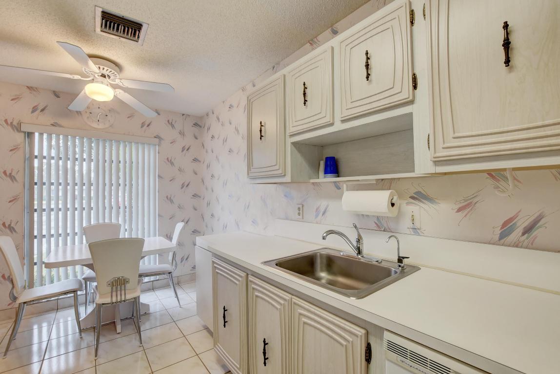 PALM GREENS AT VILLA DEL RAY CONDO II - Residential