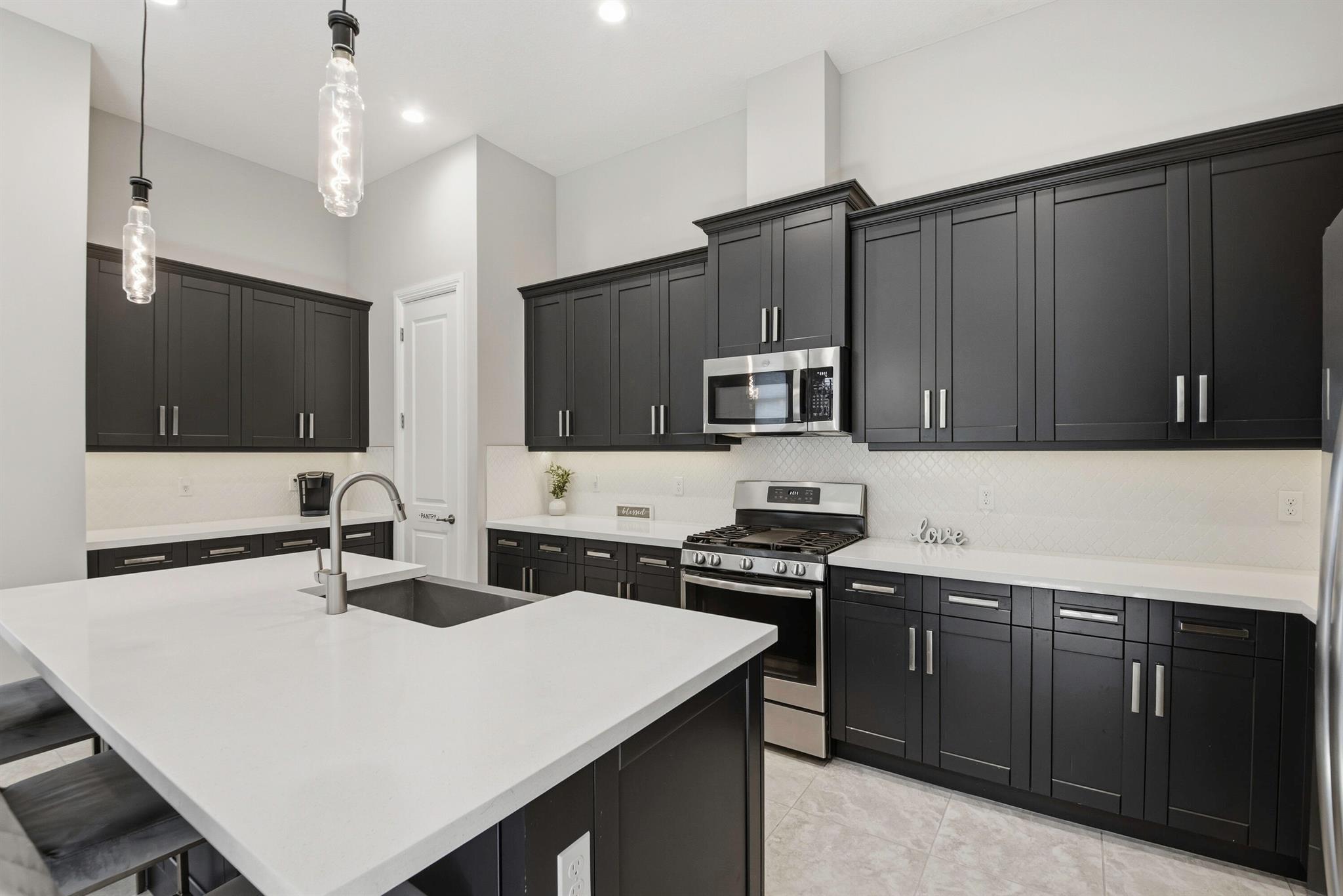 PALM MEADOWS ESTATES - Residential