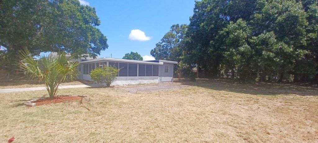 Photo of 1810 S 32nd Street, Fort Pierce, FL 34947 (MLS # F10431410)