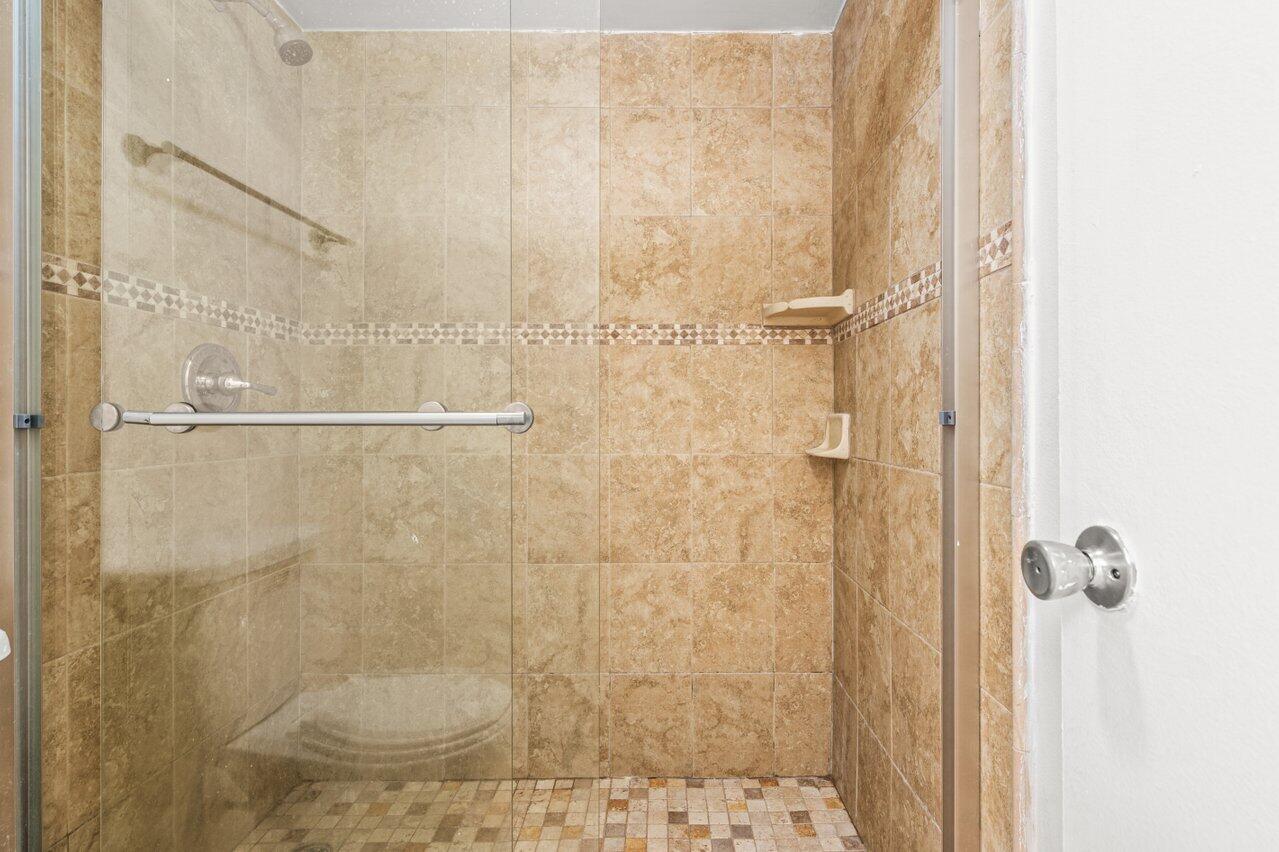 FOREST HILL VILLAS G - Residential