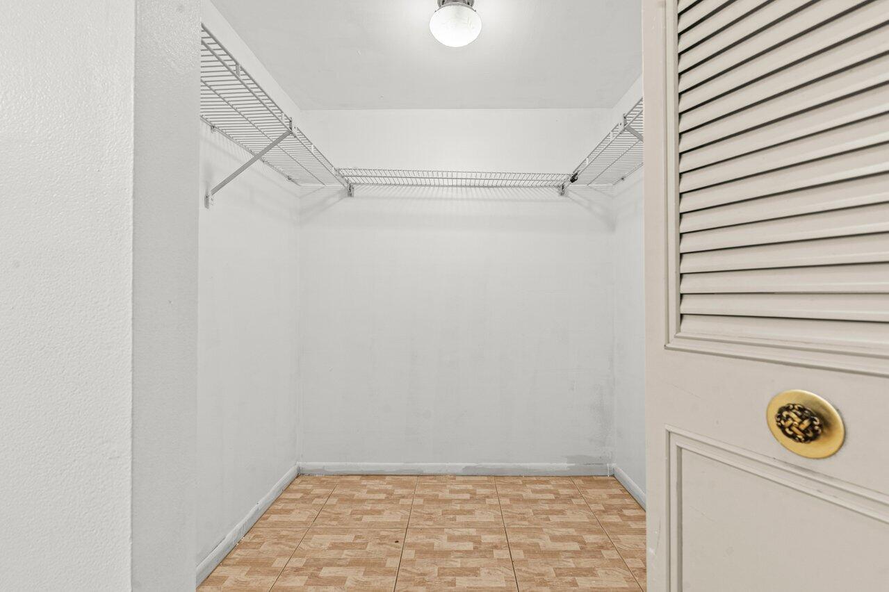 FOREST HILL VILLAS G - Residential