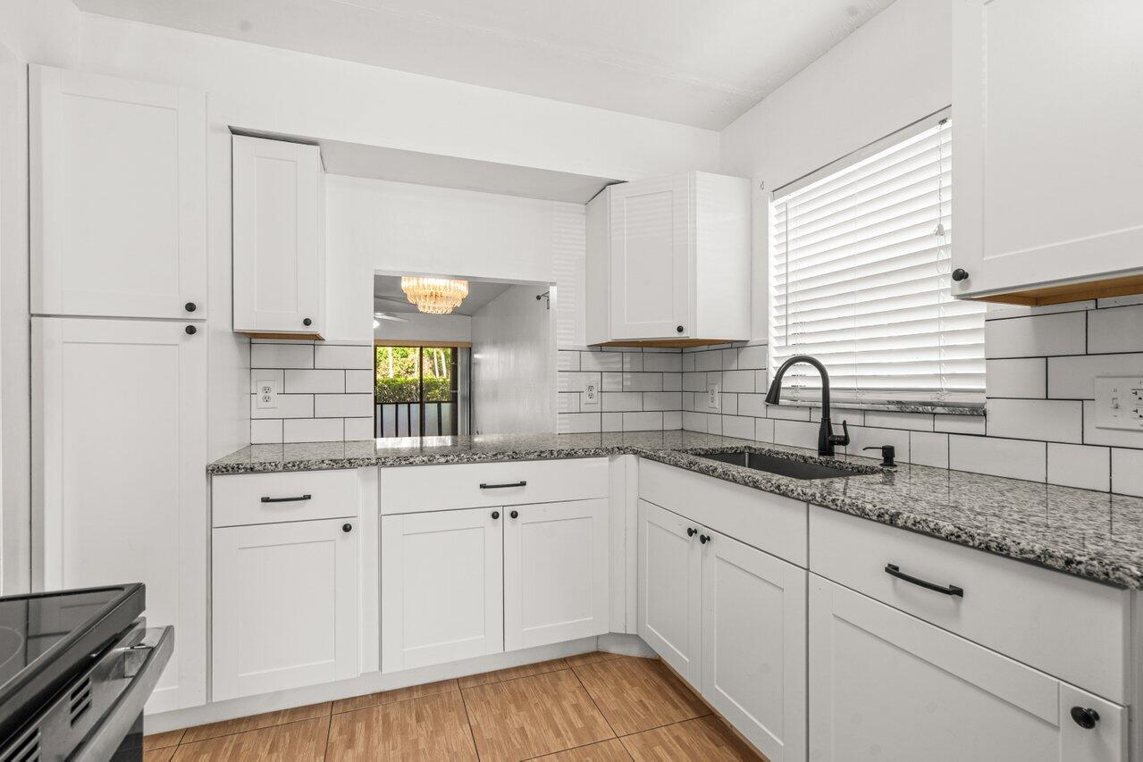 FOREST HILL VILLAS G - Residential