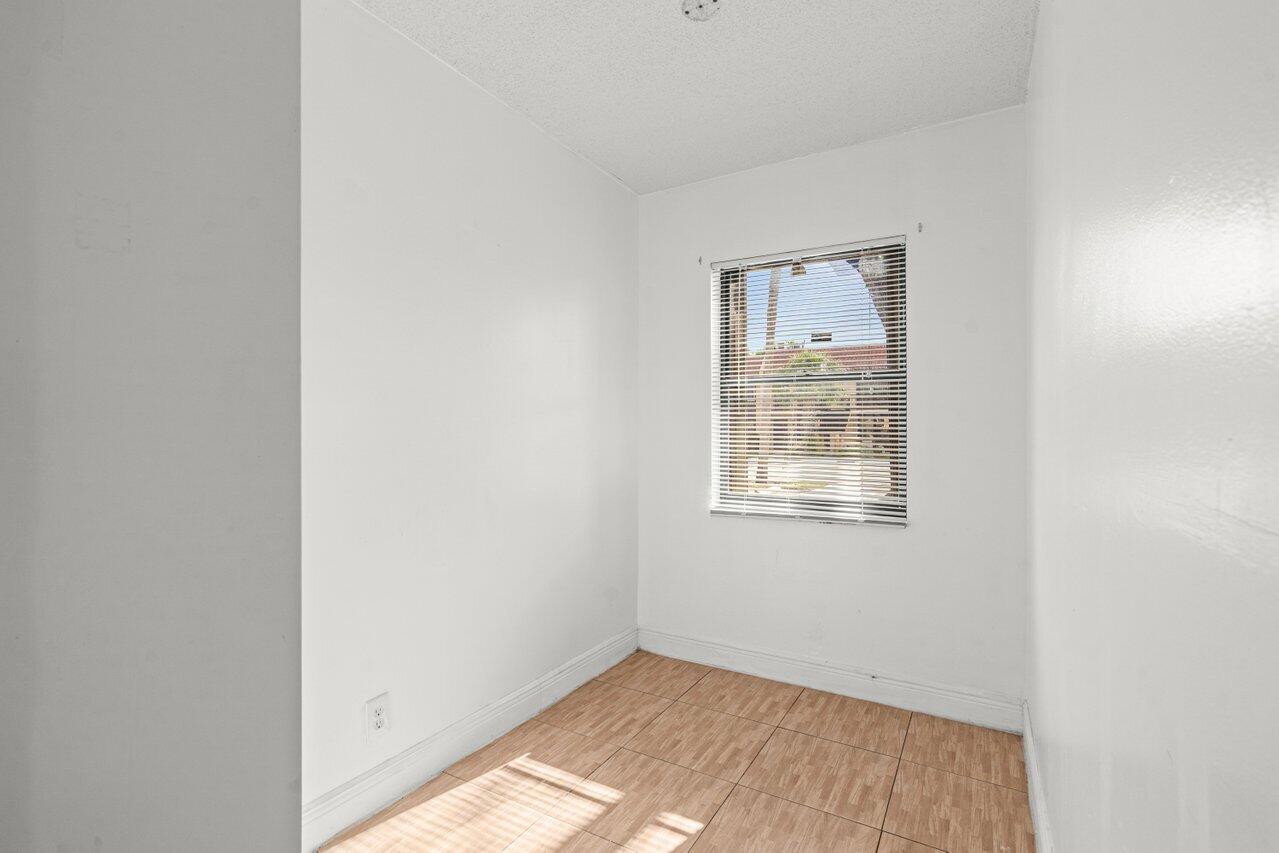 FOREST HILL VILLAS G - Residential