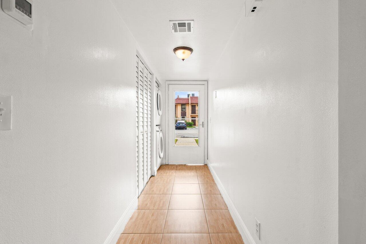 5975 Forest Hill Boulevard 106