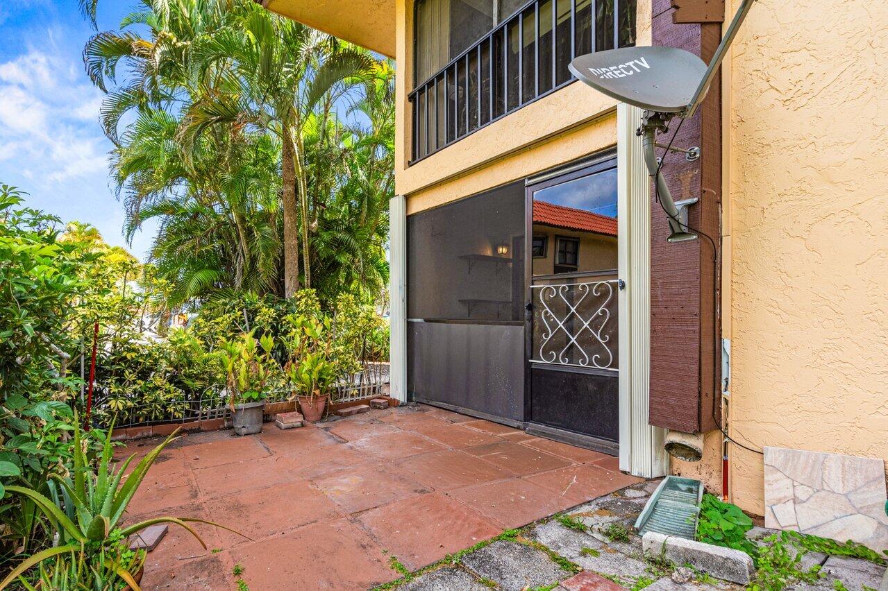 FOREST HILL VILLAS G - Residential