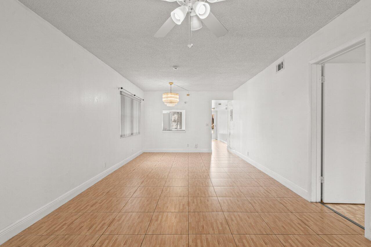 FOREST HILL VILLAS G - Residential