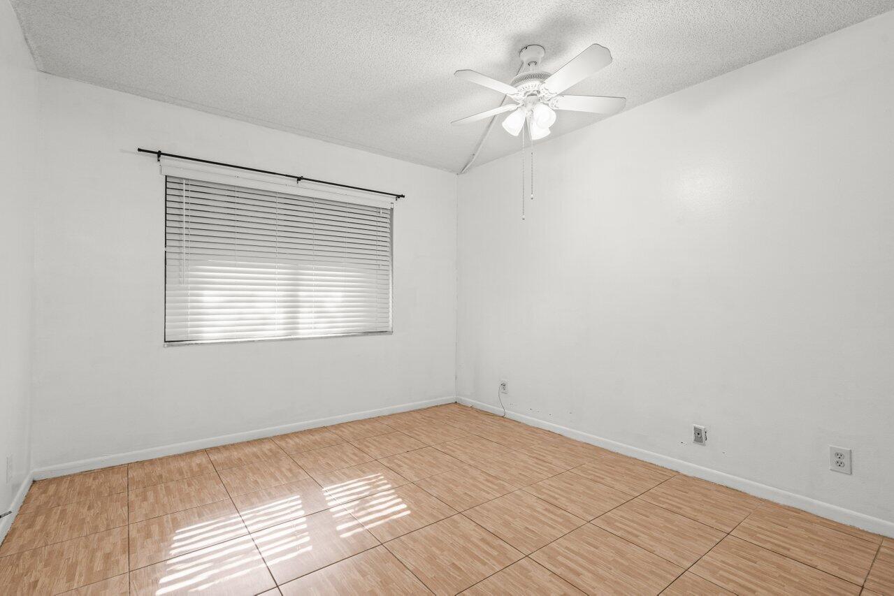 5975 Forest Hill Boulevard 106