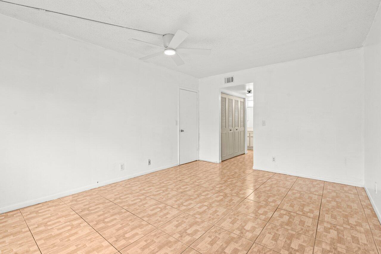 FOREST HILL VILLAS G - Residential