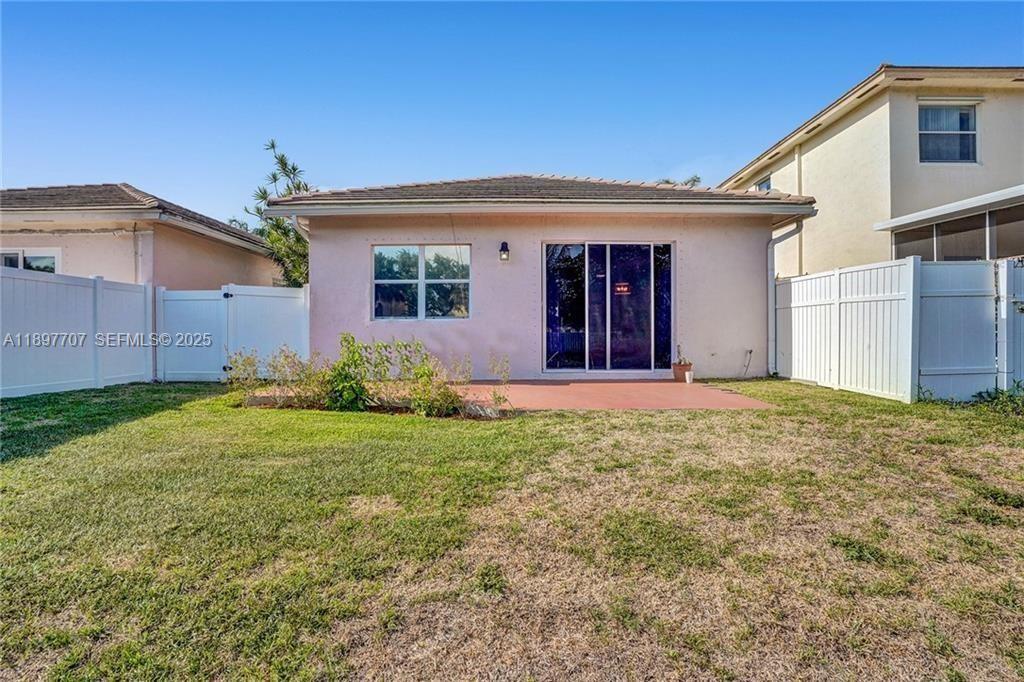 LYONS WEST - Residential