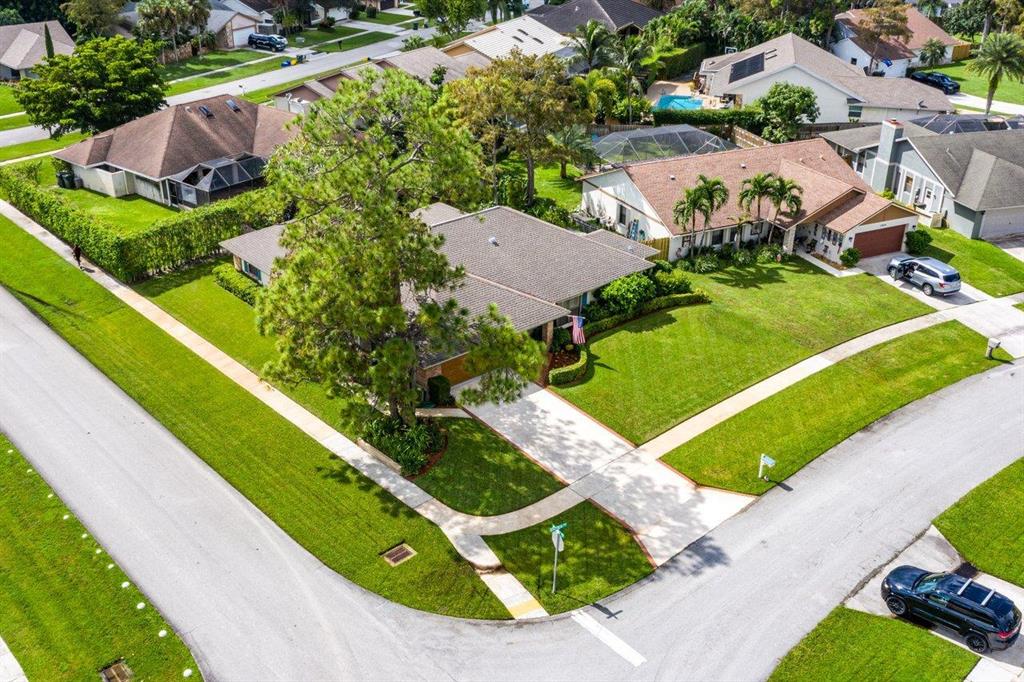 SUGAR POND MANOR OF WELLINGTON - Residential