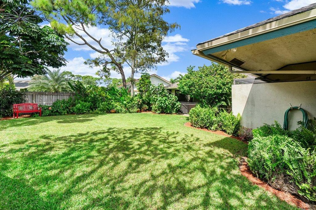 SUGAR POND MANOR OF WELLINGTON - Residential