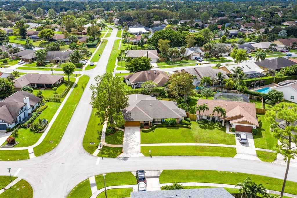 SUGAR POND MANOR OF WELLINGTON - Residential