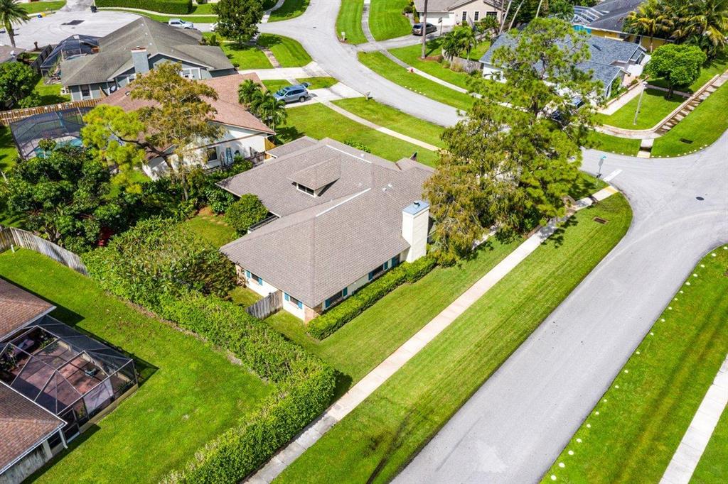 SUGAR POND MANOR OF WELLINGTON - Residential