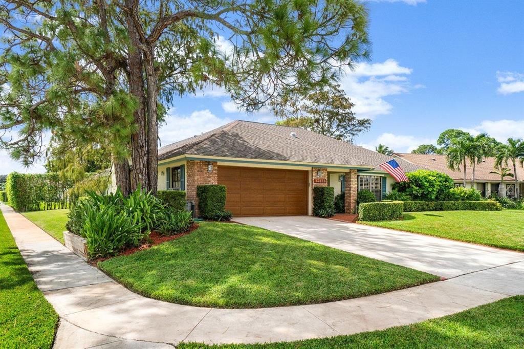 SUGAR POND MANOR OF WELLINGTON - Residential