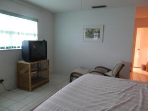 CRESTHAVEN CONDO TOWNHOME - Residential Lease