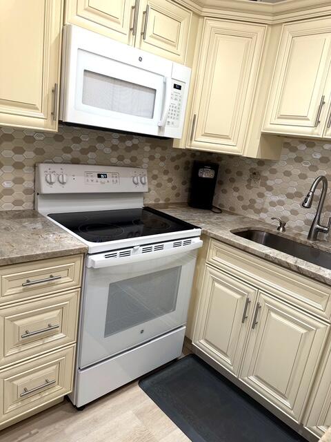 Photo of 178 FLANDERS D Drive #178, Delray Beach, FL 33484 (MLS # B26064529)