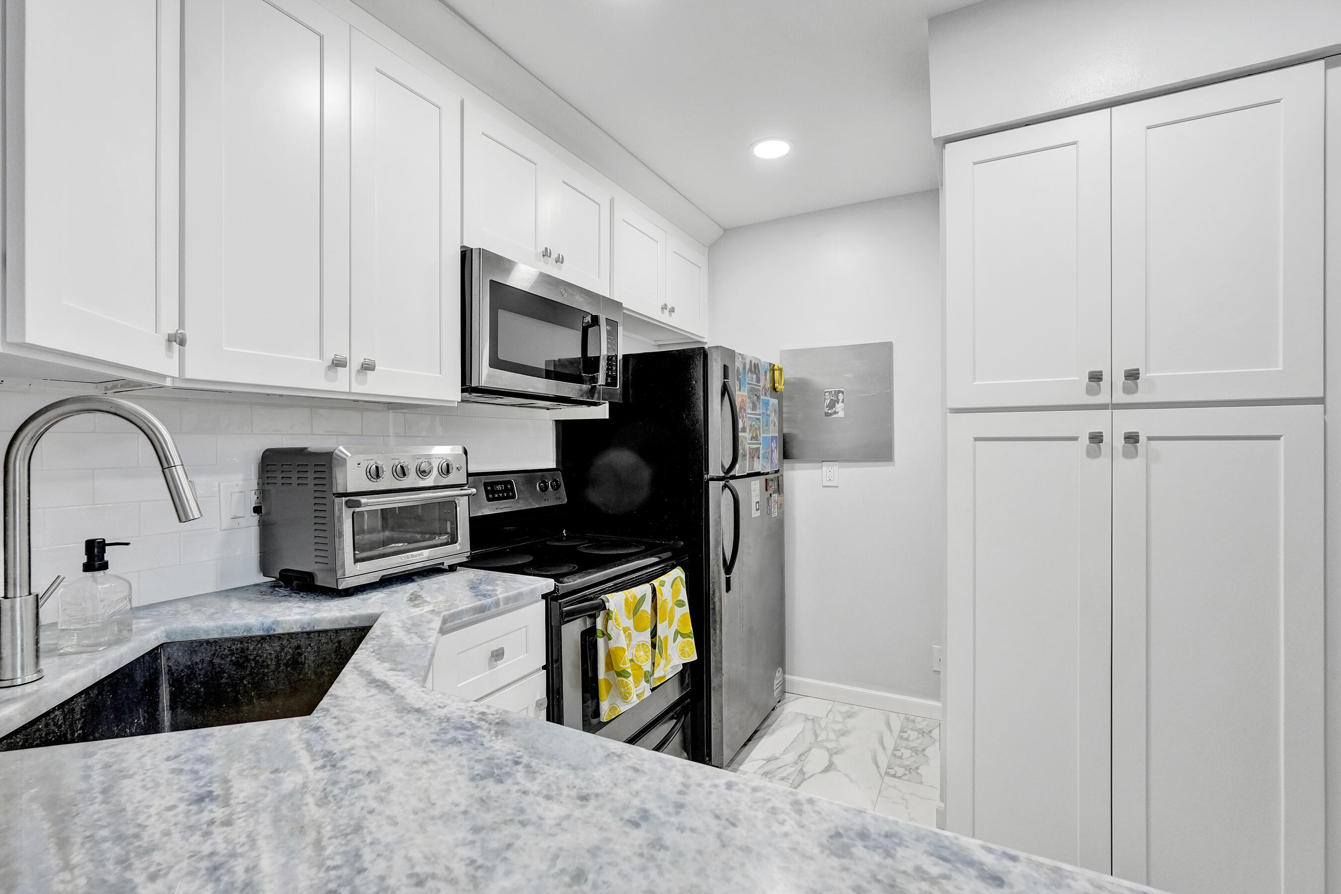 PALM CLUB VILLAGE I - Residential Lease