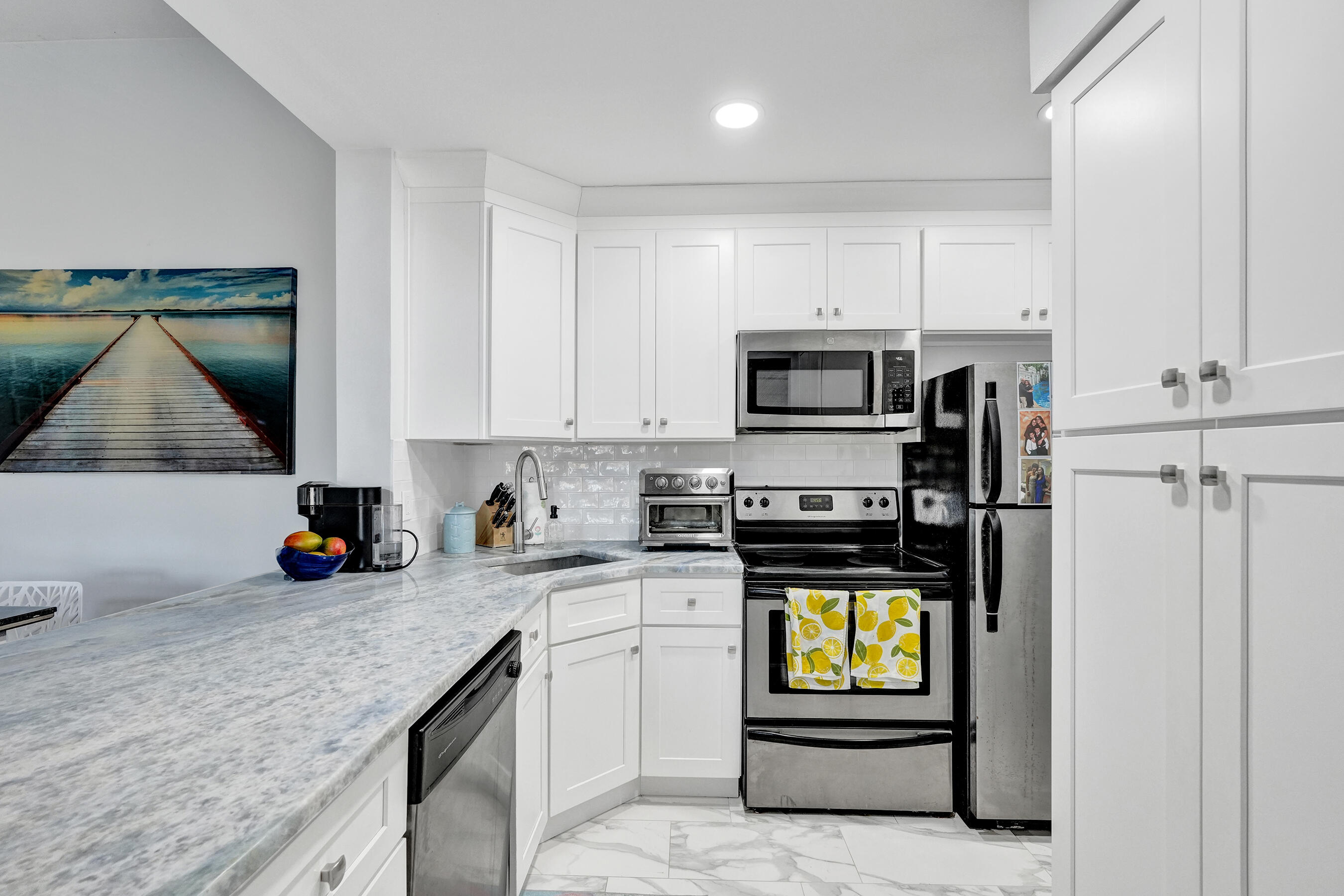 PALM CLUB VILLAGE I - Residential Lease