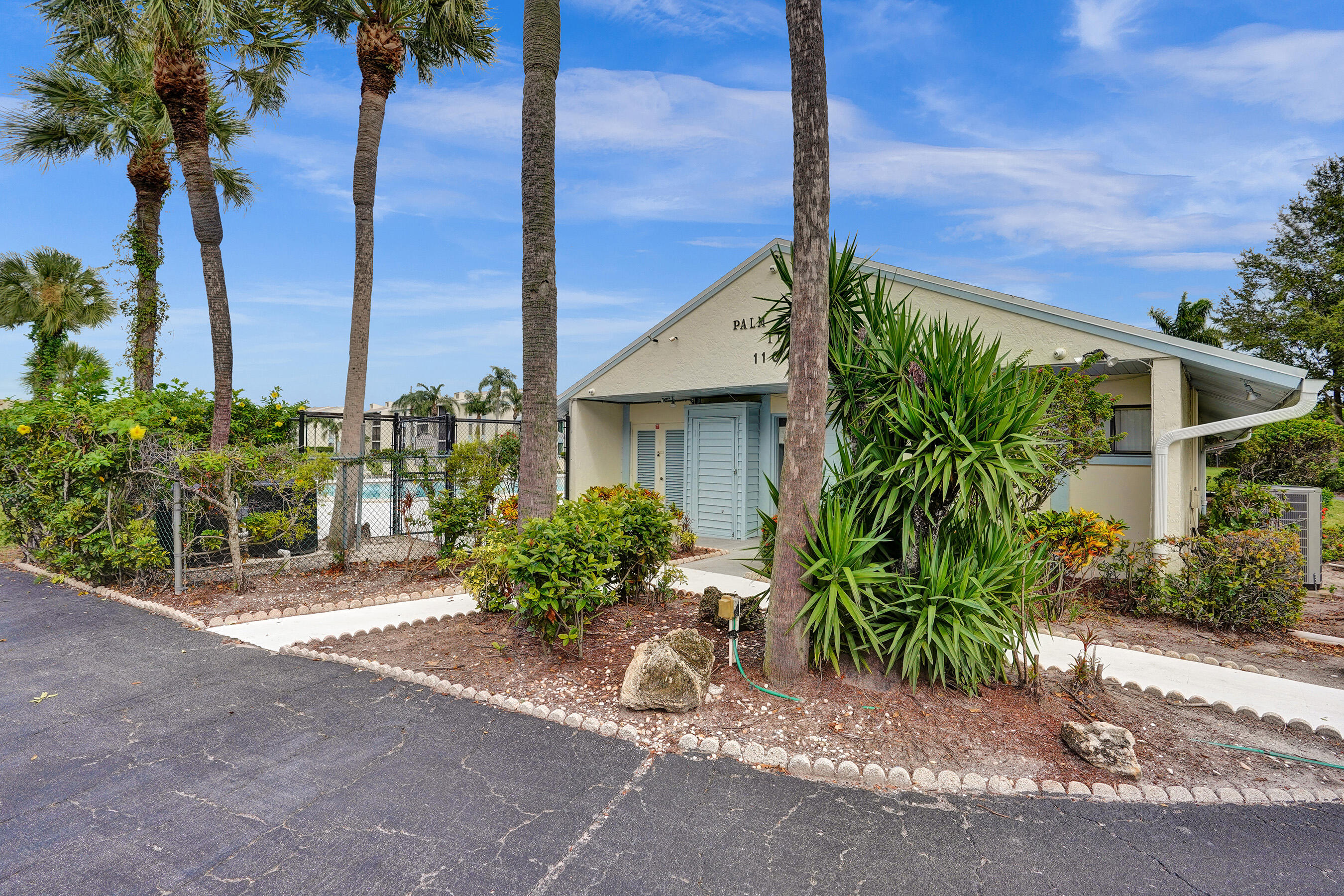 PALM CLUB VILLAGE I - Residential Lease