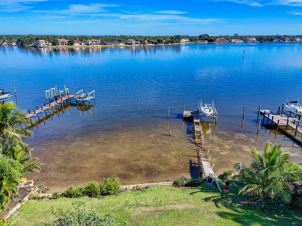 PENNOCK POINT - Land