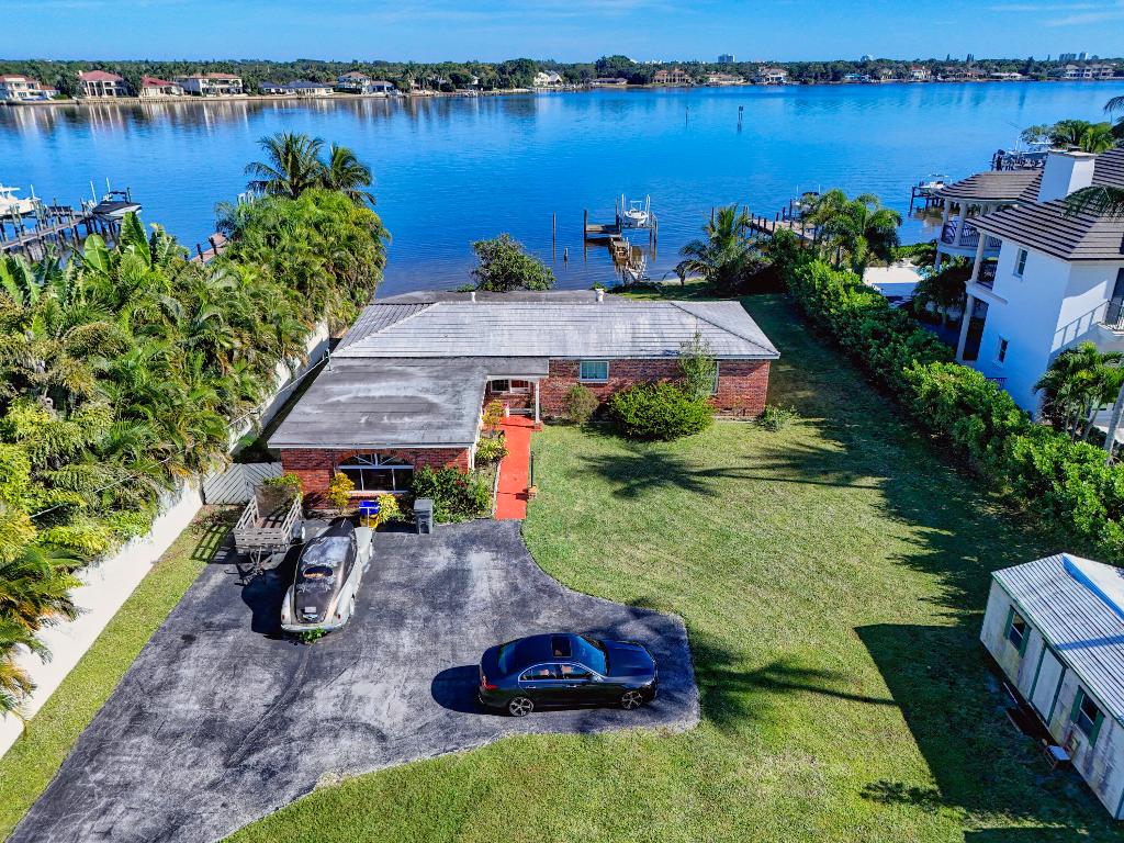 PENNOCK POINT - Land