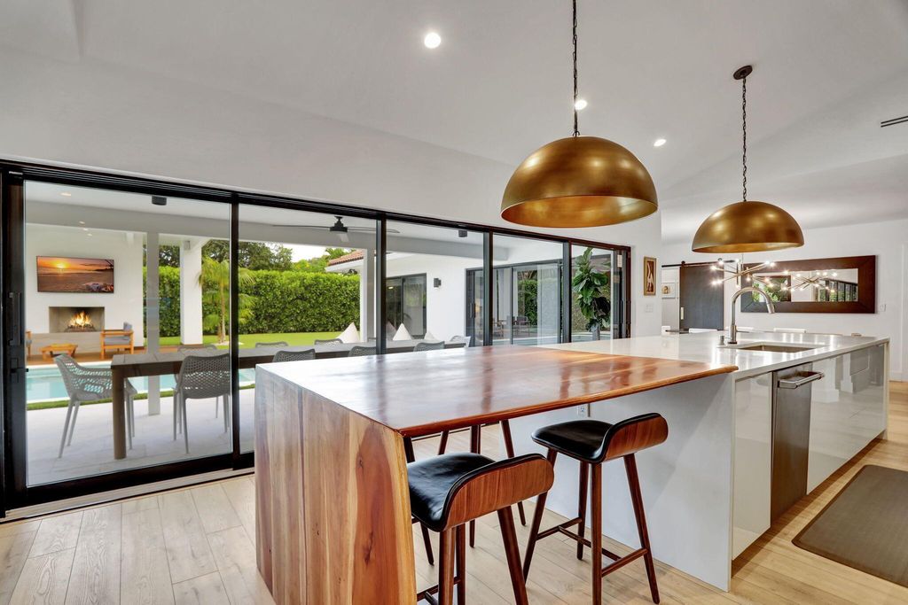 Photo of 898 SW 16th Street, Boca Raton, FL 33486 (MLS # R11004190)