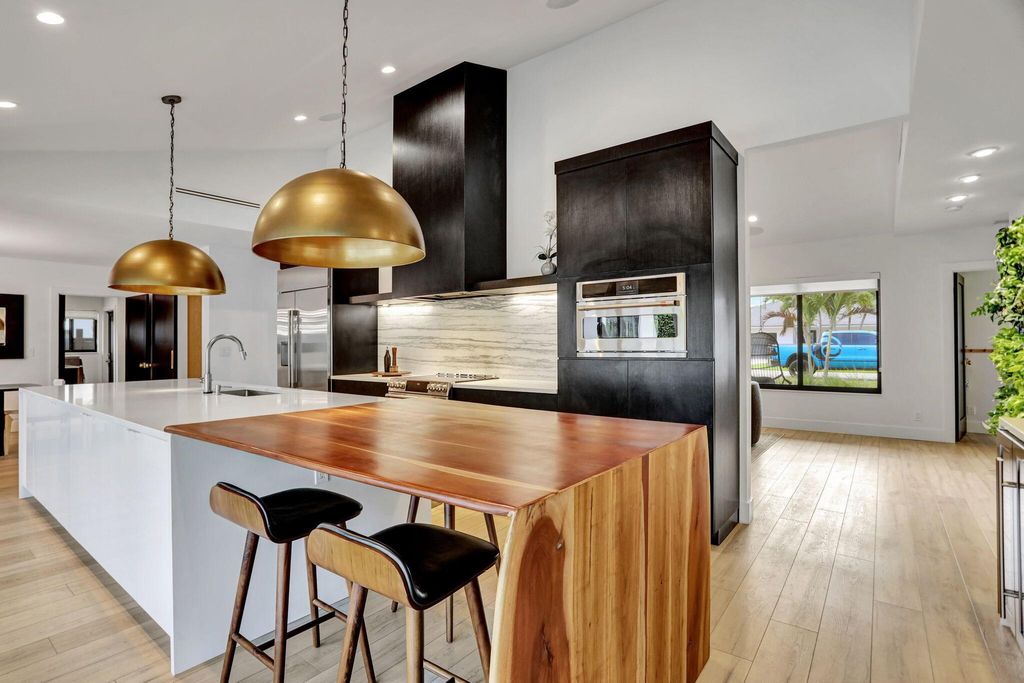 Photo of 898 SW 16th Street, Boca Raton, FL 33486 (MLS # R11004190)