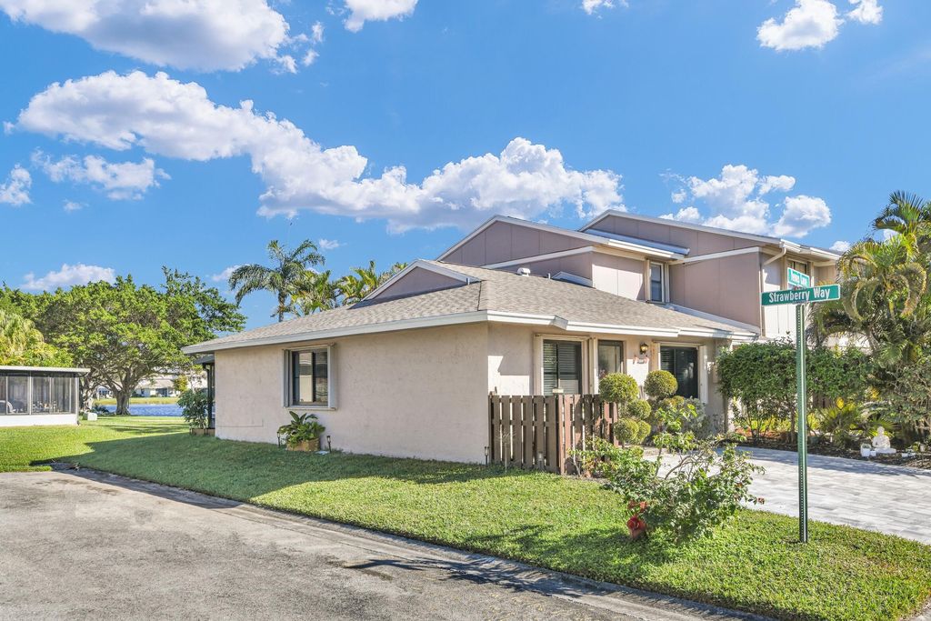 Photo of 5347 Tennis Lane #5347, Delray Beach, FL 33484 (MLS # R11156387)