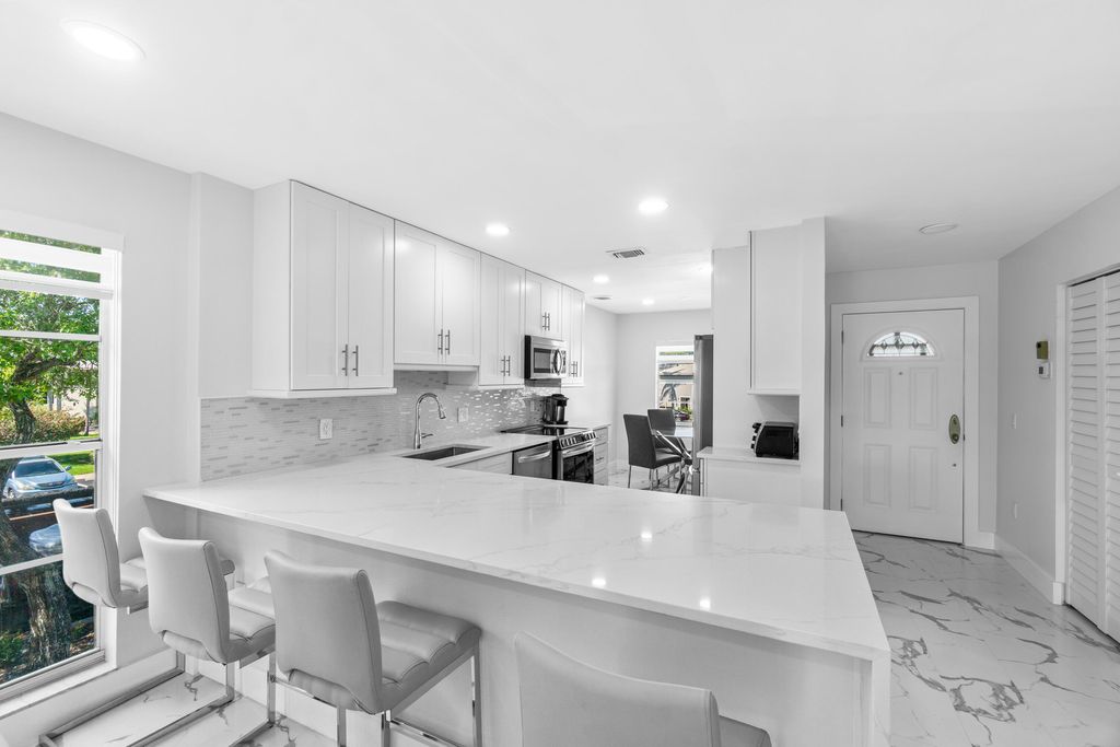 Photo of 6 Stratford Drive E #D, Boynton Beach, FL 33436 (MLS # R11119946)