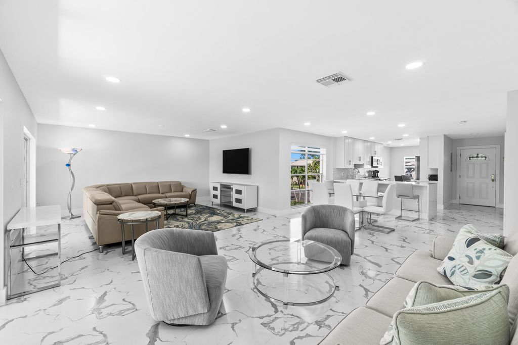 Photo of 6 Stratford Drive E #D, Boynton Beach, FL 33436 (MLS # R11119946)