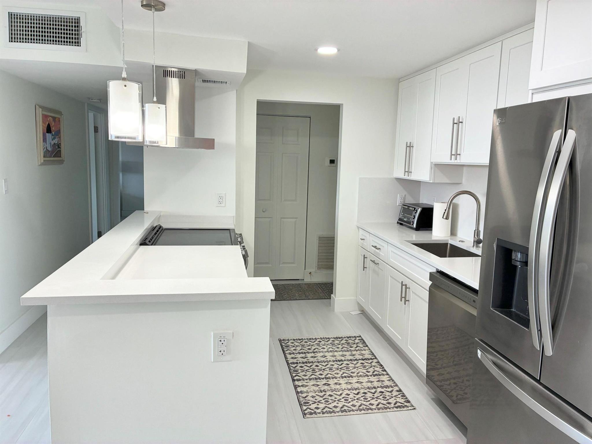 2121 N Ocean Boulevard 806w