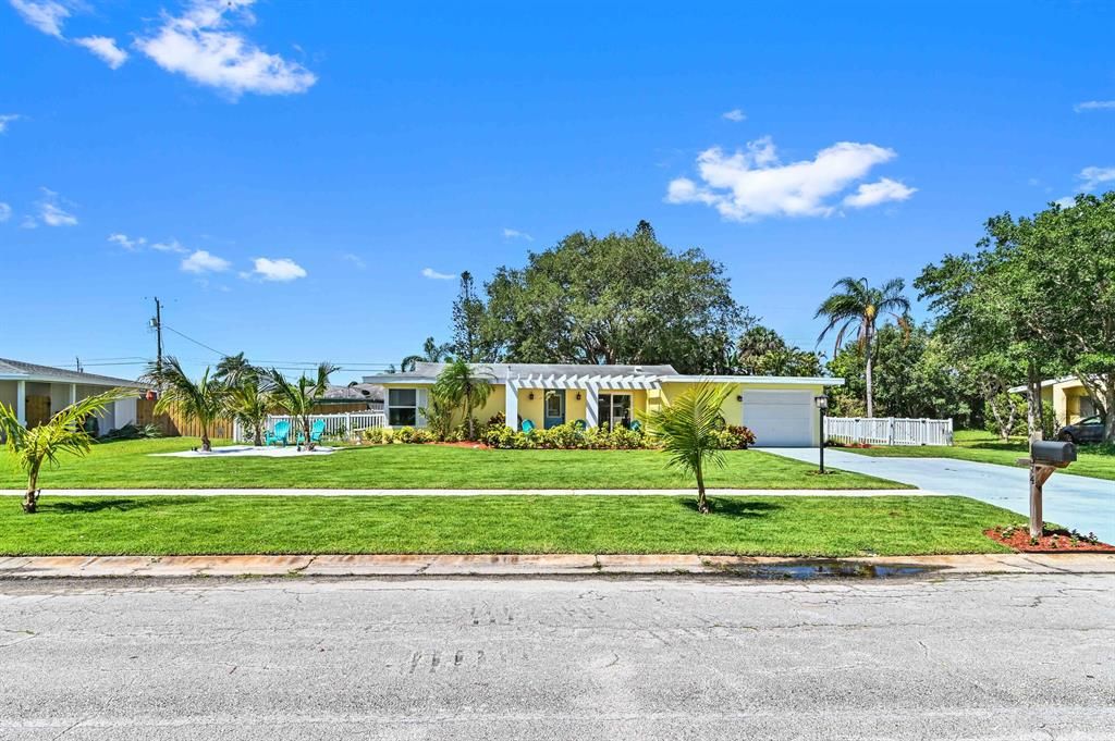 Photo of 1374 SE San Souci Lane, Port St Lucie, FL 34952 (MLS # R10883088)